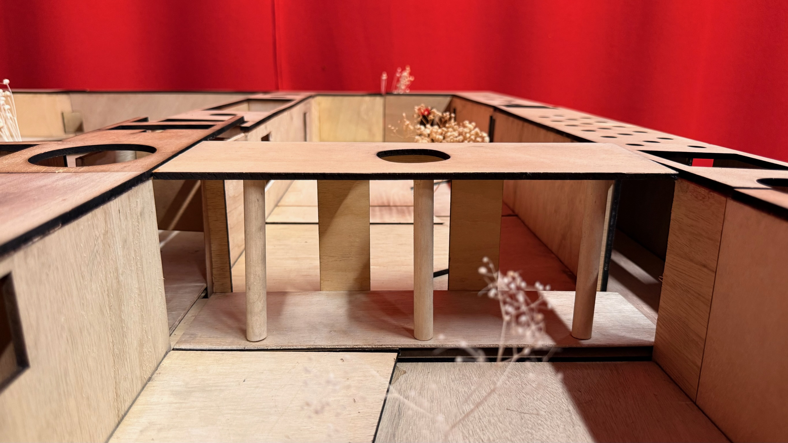 Luna House model, full model on table